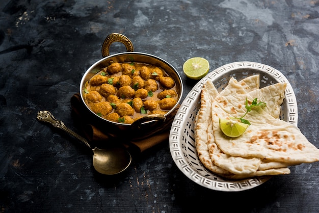 Masala Soya Chunk Curry elaborado con pepitas de soja y especias: alimento rico en proteínas de la India