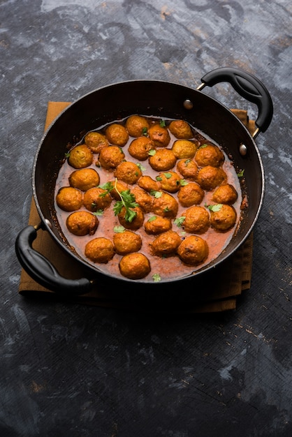 Masala Soya Chunk Curry feito com pepitas de soja e especiarias - alimento rico em proteínas da Índia