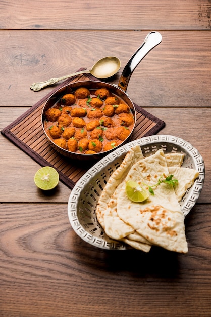 Masala Soya Chunk Curry feito com pepitas de soja e especiarias - alimento rico em proteínas da Índia