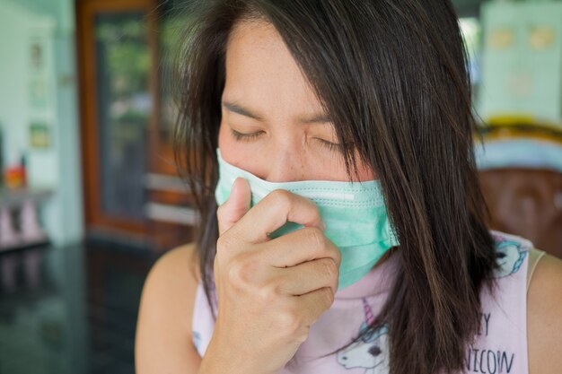 máscara higiénica, máscara antipolvo de mujer, niña enferma