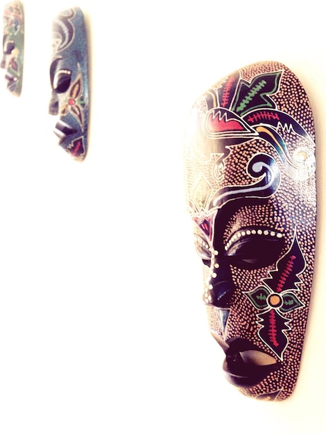 Máscaras en la pared