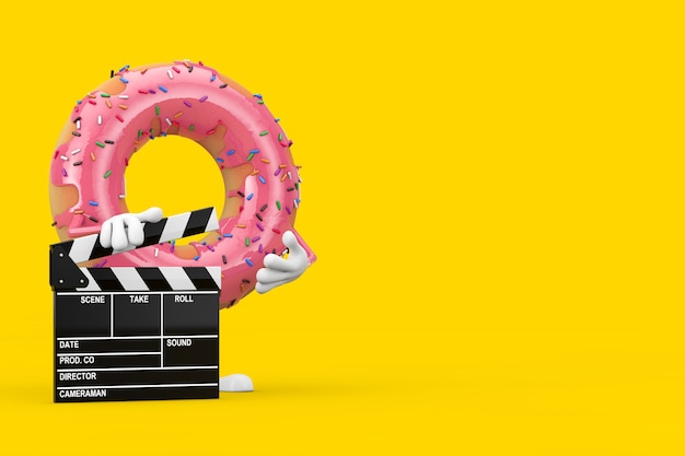 Mascote grande do personagem da rosquinha vitrificada rosa morango com claquete do filme em um fundo amarelo. Renderização 3D