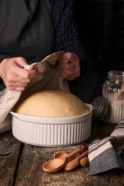 Foto massa caseira de brioche fermentado