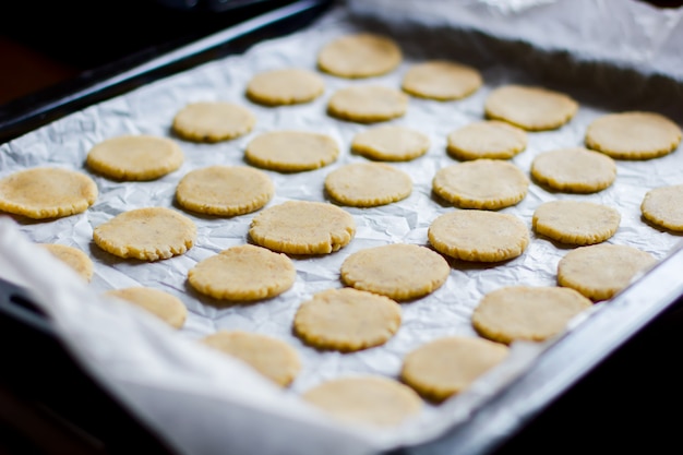 Massa de biscoito na assadeira