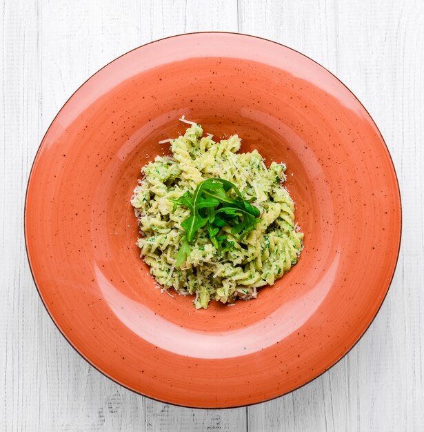 Foto massa fusilli com champignon e molho