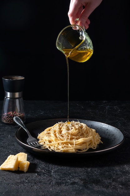 Massa italiana com queijo e pimenta