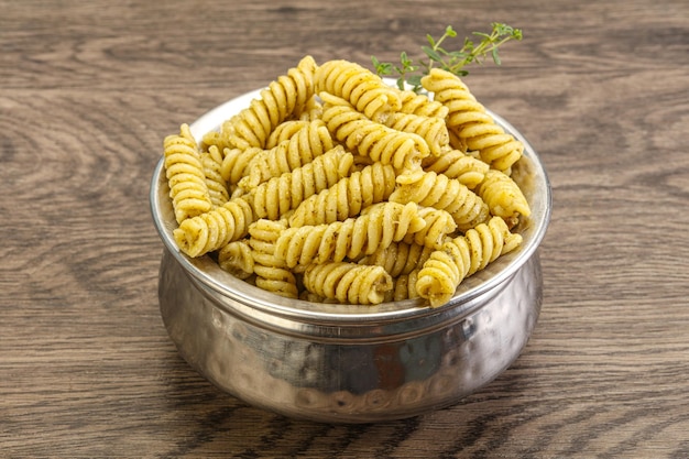 Massa italiana Fusilli com pesto