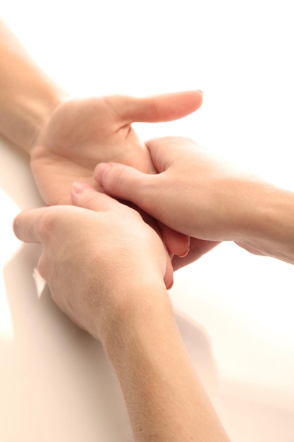 Massagem manual isolada em branco