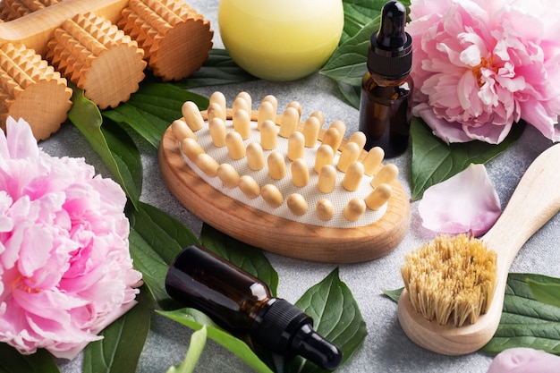 Massagepinsel, Kosmetiköl und Seife