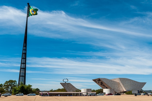 Mástil nacional de brasilia y panteón de la patria brasilia df brasil el 14 de agosto de 2008