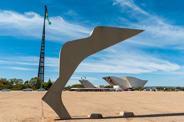 Foto mástil nacional de brasilia y panteón de la patria brasilia df brasil el 14 de agosto de 2008