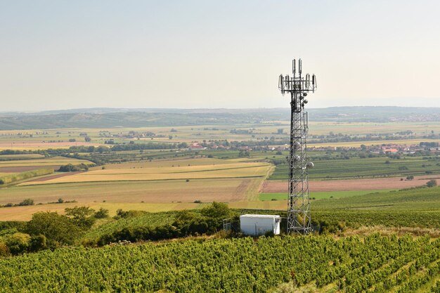 Foto mástil de torre de telecomunicaciones antenas de tv tecnología inalámbrica