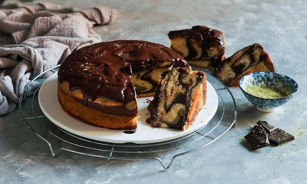 Matcha chá verde e bolo de chocolate