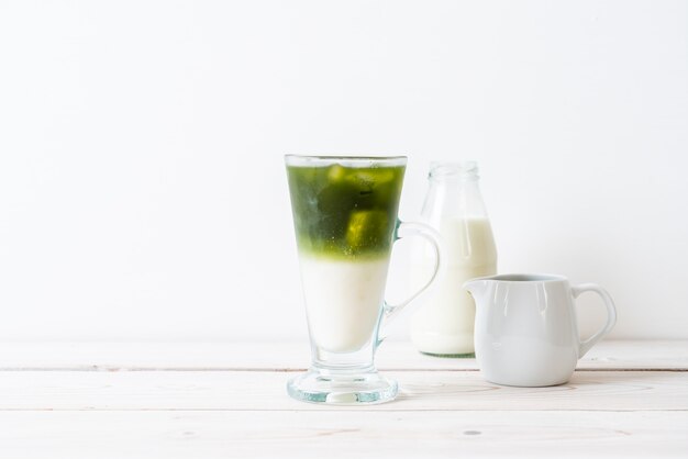 Matcha gelado chá verde com leite