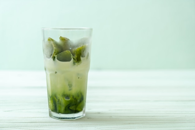 Matcha grüner Tee Eiswürfel mit Milch