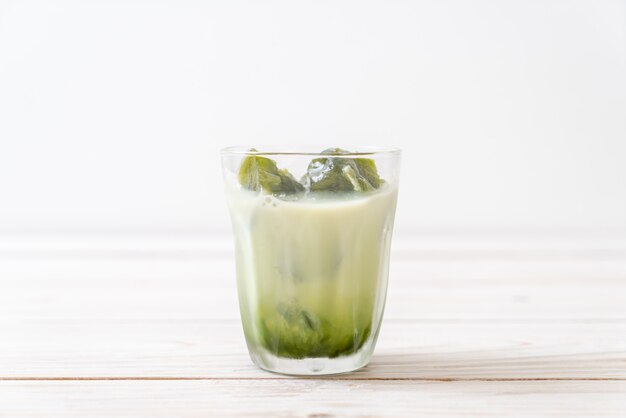 Matcha grüner Tee Eiswürfel mit Milch