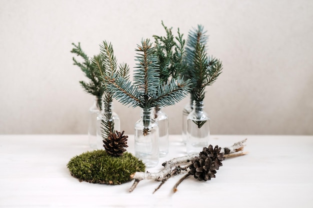 Materiais de natal naturais ecologicamente corretos e sustentáveis para decoração de artesanato abeto