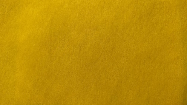 El material de papel o tela es de color amarillo brillante Primer plano Hoja ligeramente doblada Degradado claro y textura de superficie rugosa acentuada Muestra de fondo o producto Amarillo alegre y soleado