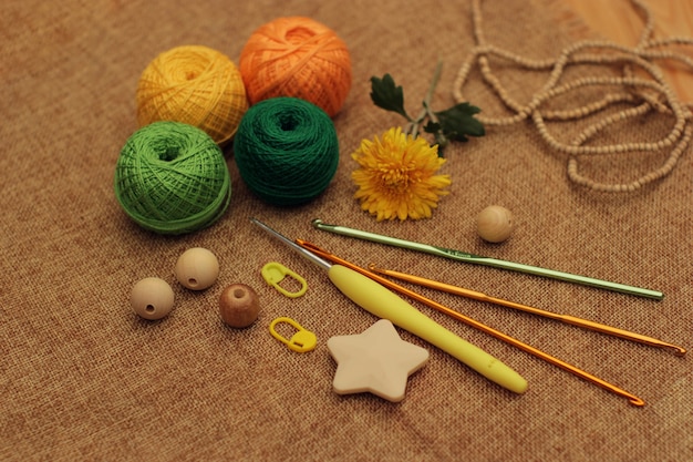 Materiales e instrumentos para crochet.