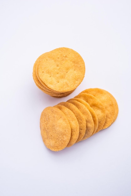 Mathri ou mathari é um lanche indiano do Rajastão e um tipo de biscoito escamoso, lanche da hora do chá