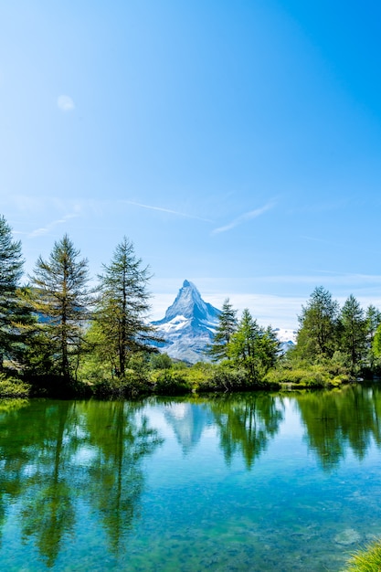 Matterhorn com lago grindjisee em zermatt