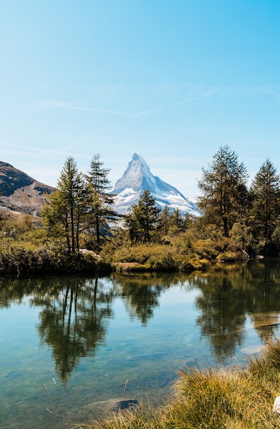 Matterhorn com lago grindjisee em zermatt