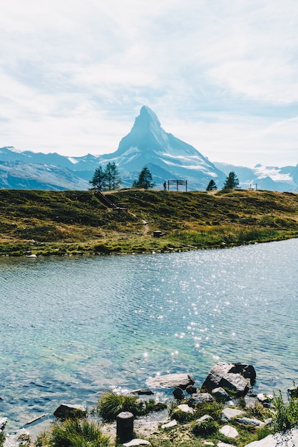 Matterhorn com o Lago Leisee em Zermatt