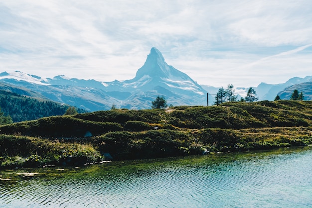 Matterhorn con Leisee Lake en Zermatt