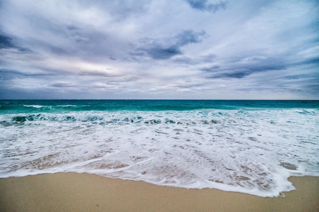 Mau tempo na praia nas férias