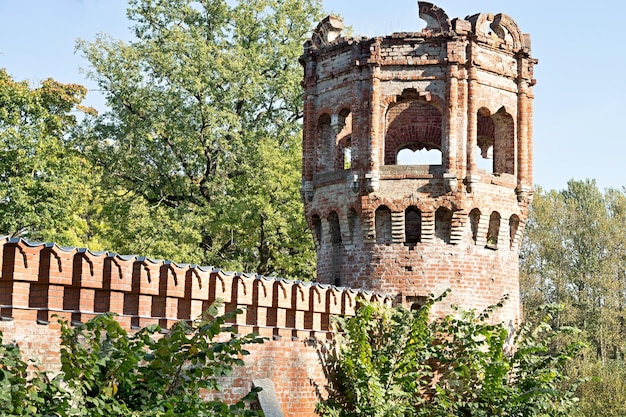 Mauer und Turm der alten Festung