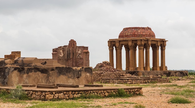 Mausoleo antiguo en Makli Hill en Thatta, Pakistán. necrópolis, cementerio