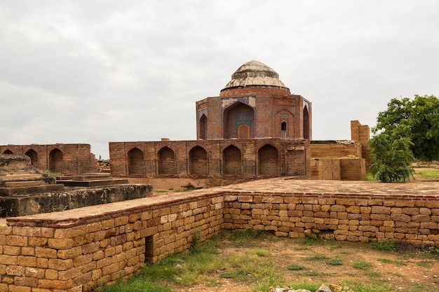 Mausoleo antiguo en Makli Hill en Thatta, Pakistán. necrópolis, cementerio