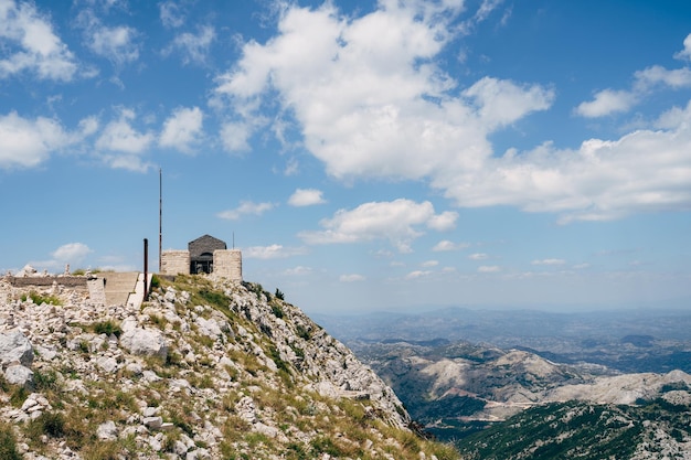 Mausoléu de njegos no monte lovcen montenegro