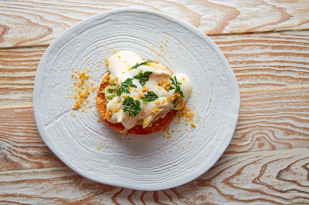 Mayonesa De Pescado Y Tortilla Crujiente De Perejil