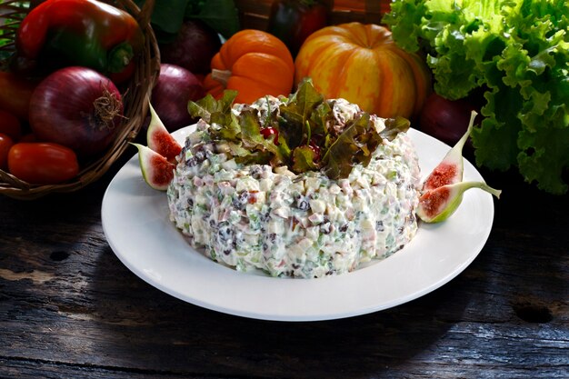 Foto mayonnaise mit kartoffeln und karotten