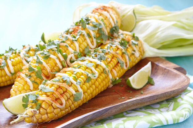 Mazorcas de maíz a la parrilla mexicana caliente elote