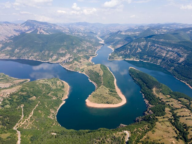 Meandro del río Arda y embalse de Kardzhali Bulgaria