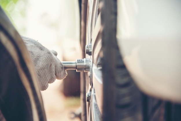 Mecânico homem carro serviço reparação automóvel garagem autocar veículos serviço mecânico