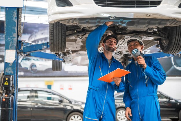 Mecánico de reparación de automóviles