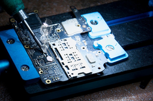 Mecánico de reparación de placas base de teléfonos inteligentes reparación de circuitos de teléfonos inteligentes
