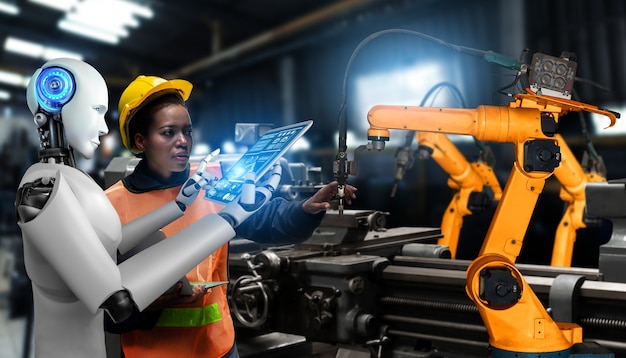 Mechanisierter Industrieroboter und menschlicher Arbeiter arbeiten in zukünftiger Fabrik zusammen