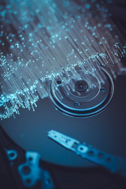 Mechanismus in der Festplatte mit faseroptischen Lichtern