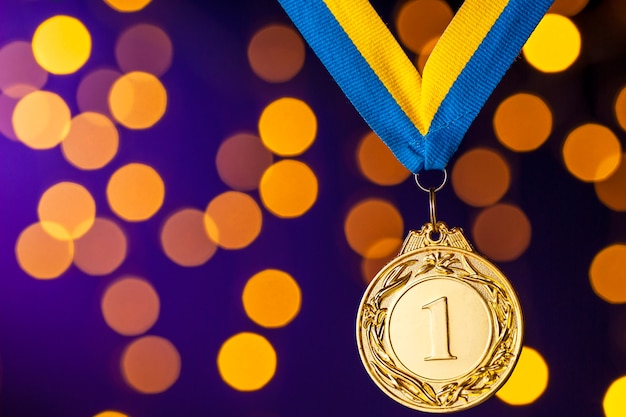 Medalhão de campeão ou vencedores de ouro em uma fita