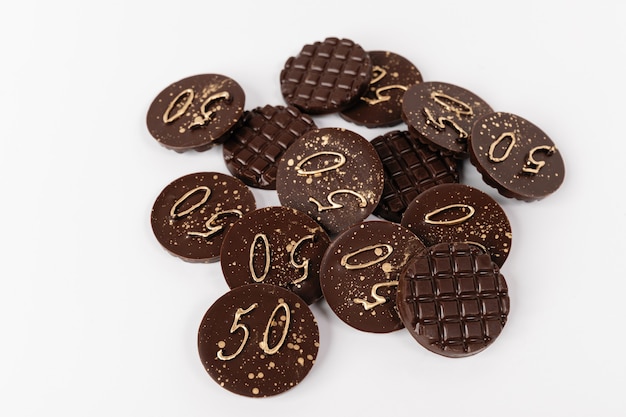 Medalhões de chocolate natural para aniversário de 50 anos