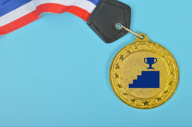 Una medalla de oro vacía con espacio para copiar es una representación del concepto de celebración y ceremonia, así como un símbolo de victoria y logros deportivos