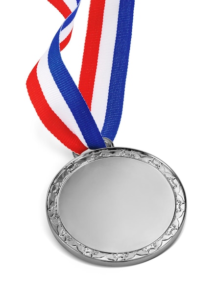 Medalla de plata aislado sobre un fondo blanco.