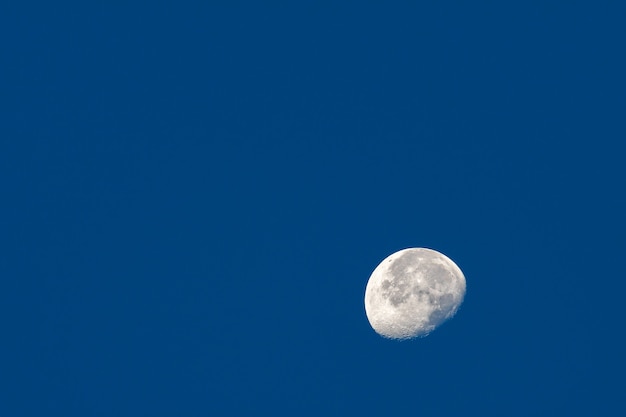 Media luna sobre Bryce Canyon