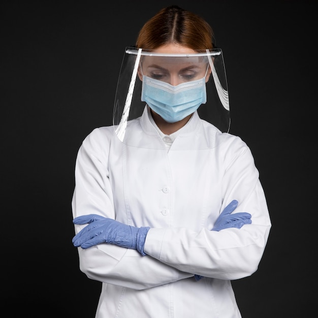 Foto médica usando roupas médicas de proteção