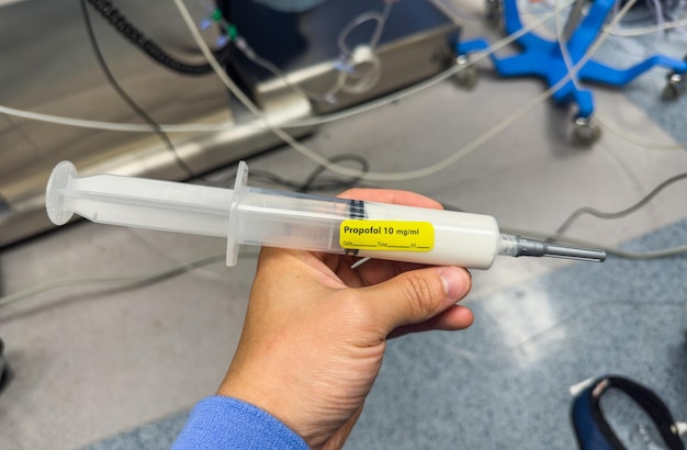 Medicamentos hospitalarios Jeringas Gotas intravenosas Anestésicos narcóticos como fentanilo propofol vasopresores