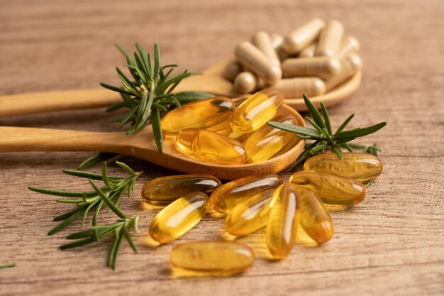 Medicina alternativa cápsula orgánica a base de hierbas con vitamina E omega 3 aceite de pescado medicamento mineral con hierbas hojas suplementos naturales para una buena vida saludable